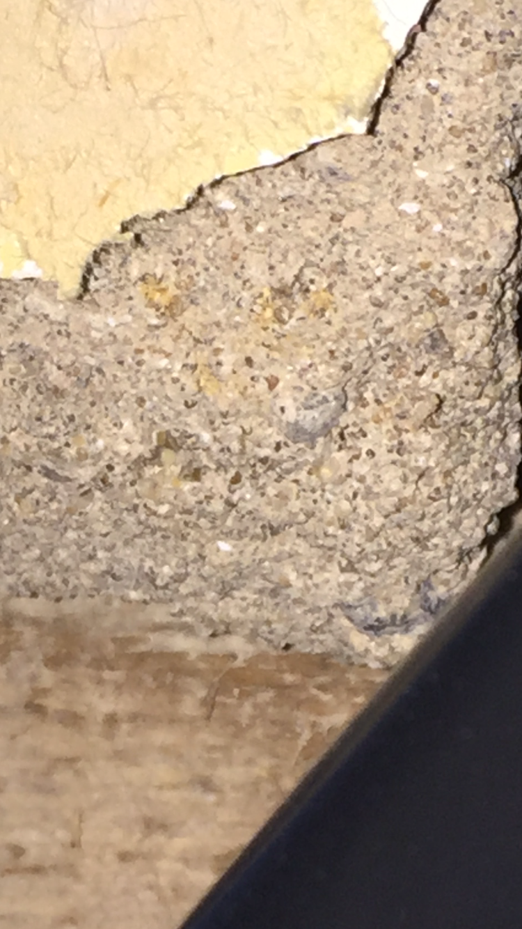 What type of plaster is this? Does it look ancient? Asbestos? | DIYnot