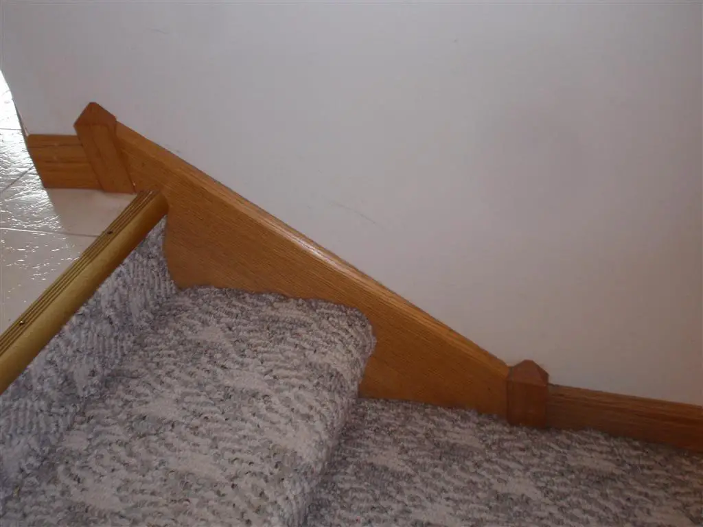 join-skirting-at-different-heights-at-top-of-stairs-diynot-forums