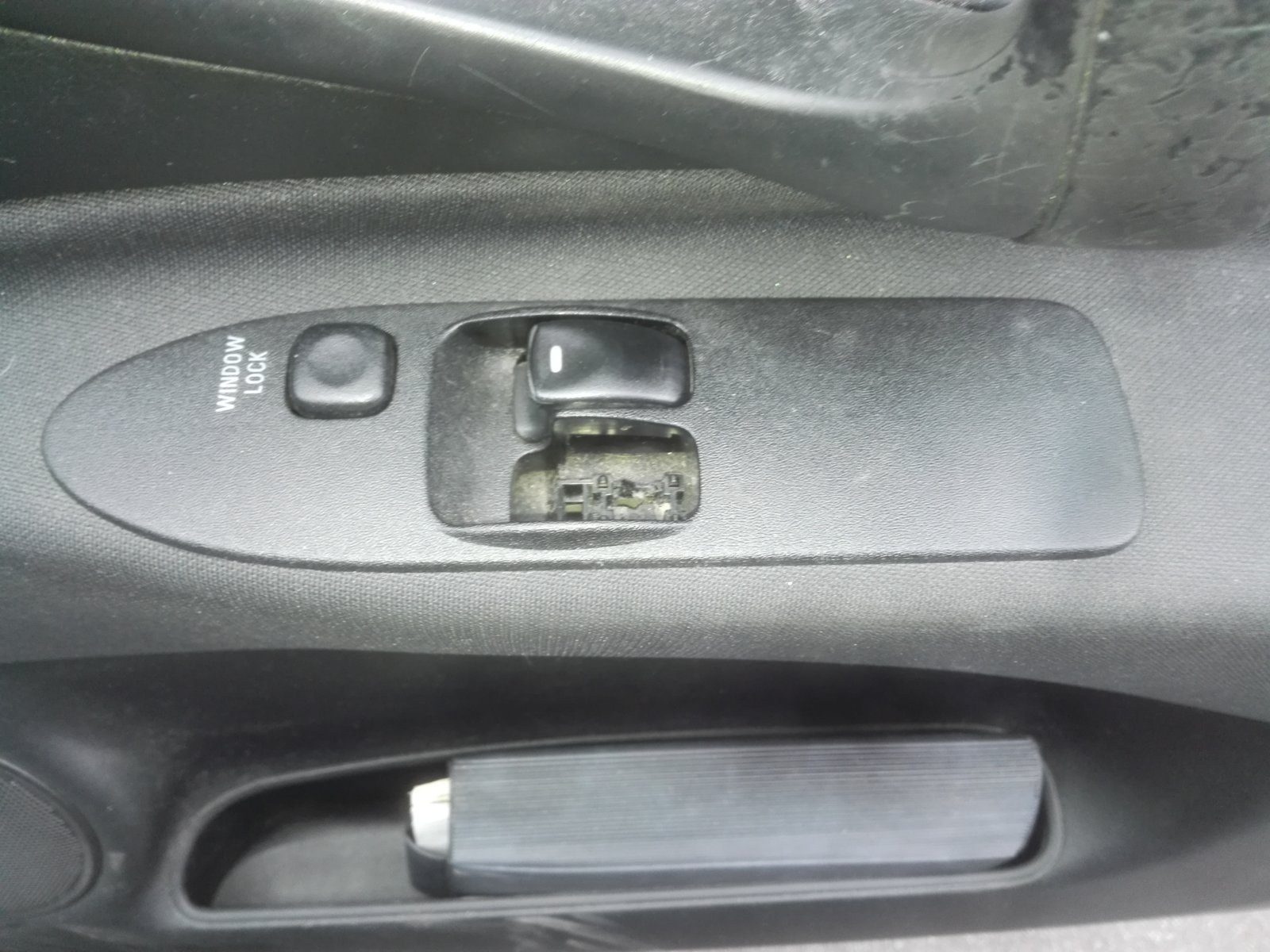 Mitsubishi Spacestar Driver's Window Switch | DIYnot Forums