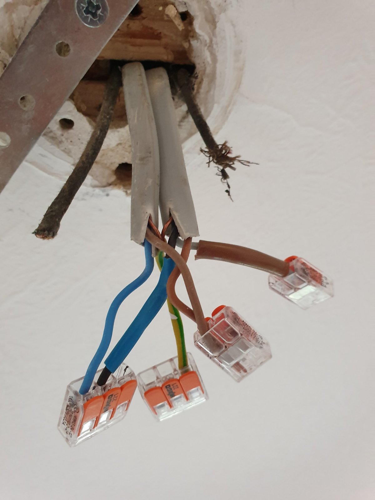 Cut Wires Coming Out Of Ceiling? Are These Safe? DIYnot Forums