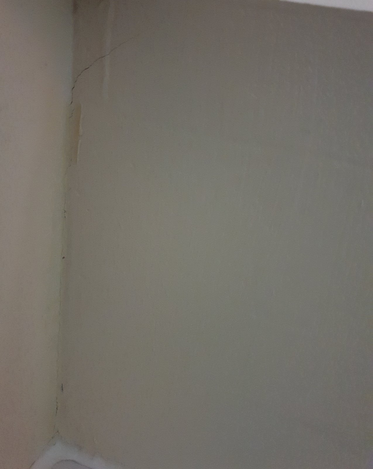 Fixing plasterboard cracks | DIYnot Forums