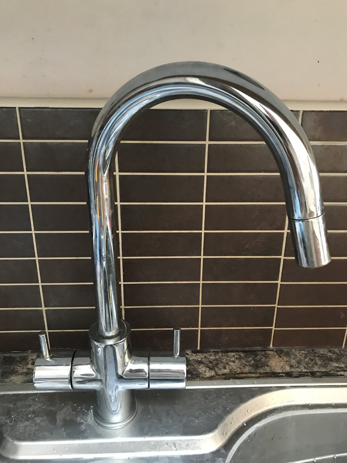 Leaky Kitchen Tap But Can T Remove The Tap Cover Help DIYnot Forums   219741