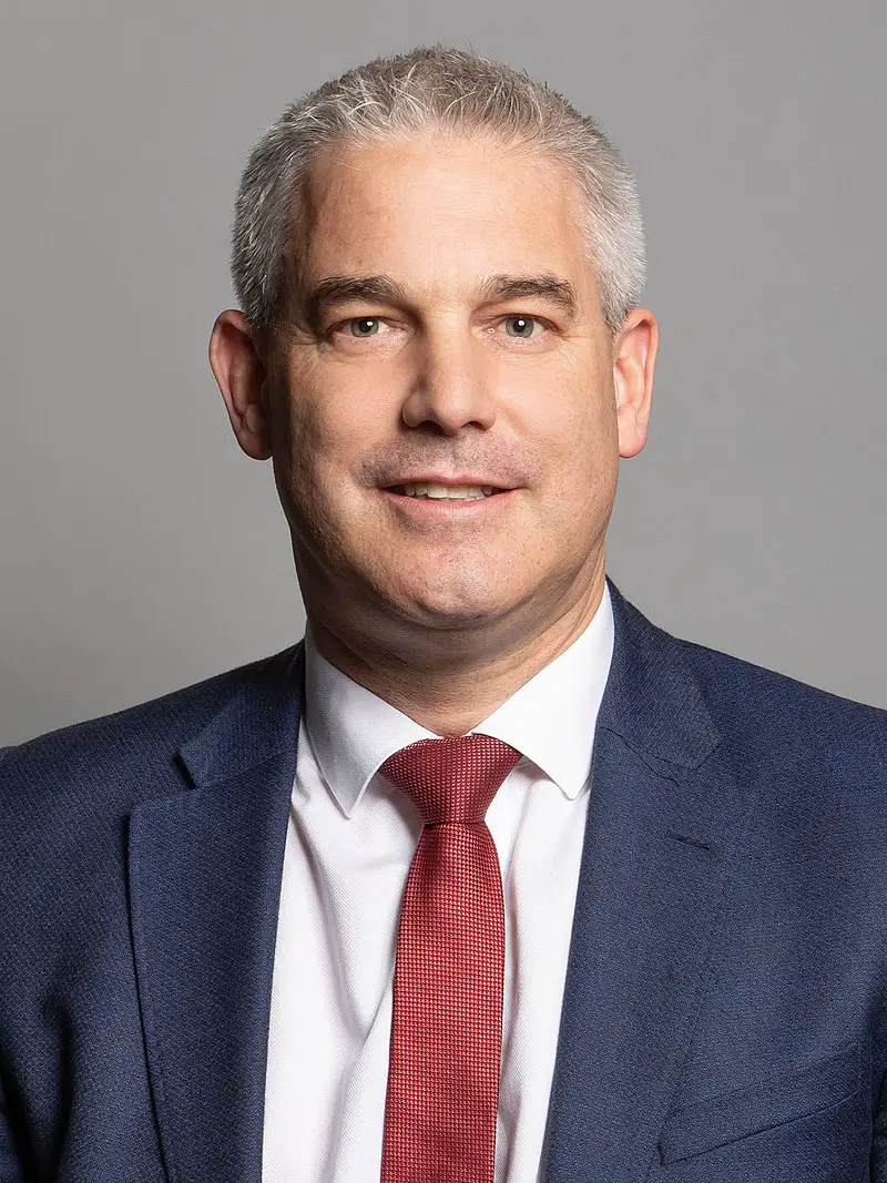 800px-Official_portrait_of_Rt_Hon_Steve_Barclay_MP_crop_2.jpg