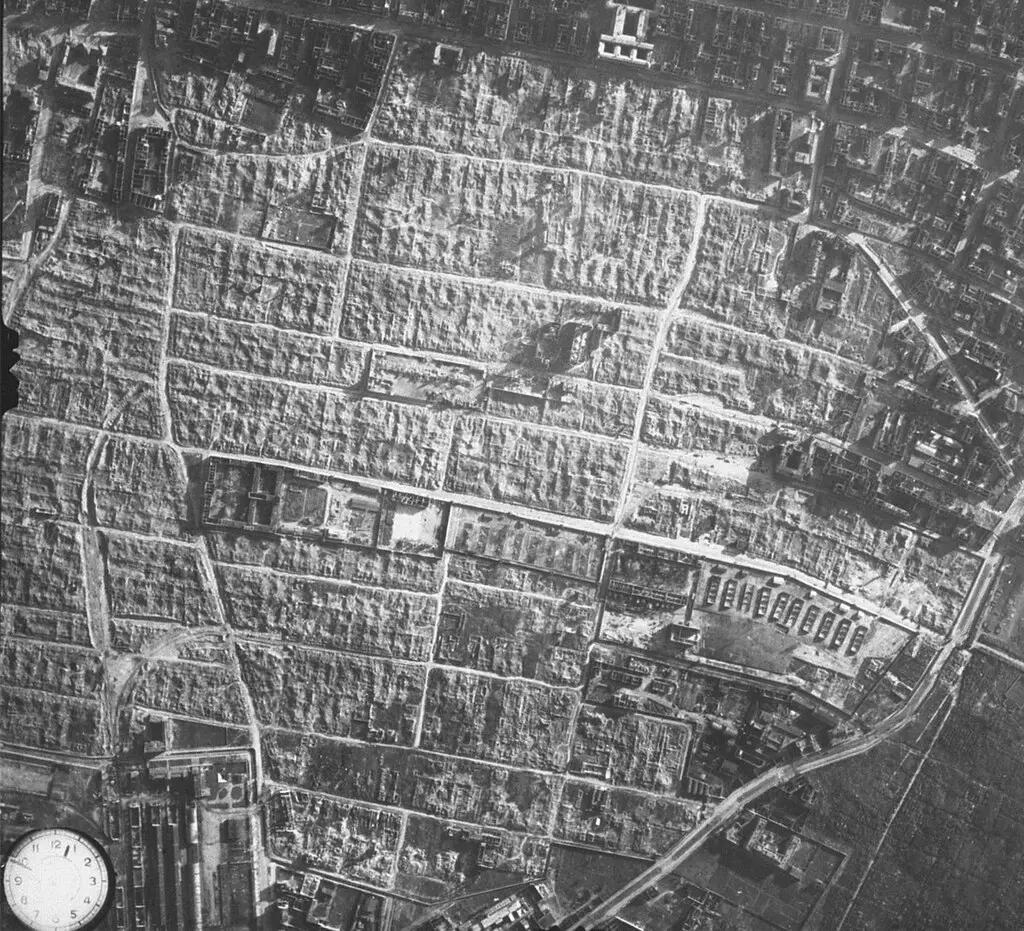 Aerial_photograph_of_the_destroyed_Warsaw_Ghetto.jpg