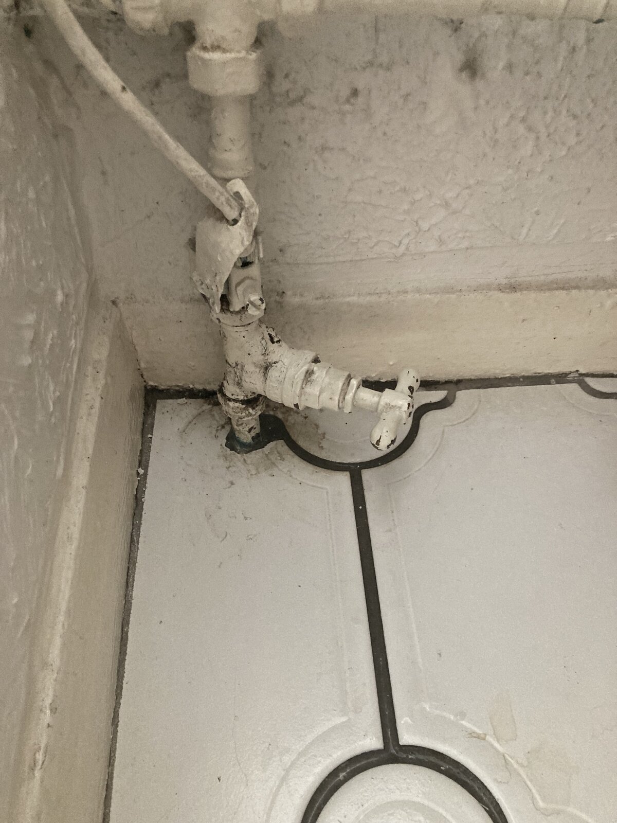 Wet Supply Pipe In Kitchen DIYnot Forums   Img 5041 Jpeg.324505