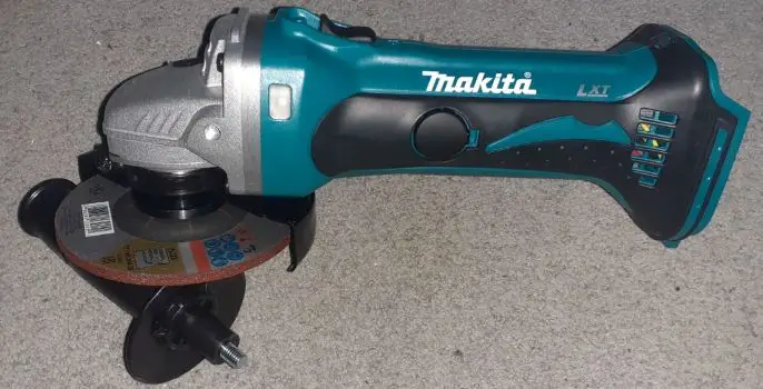 Makita DGA452 Angle Grinder.jpg