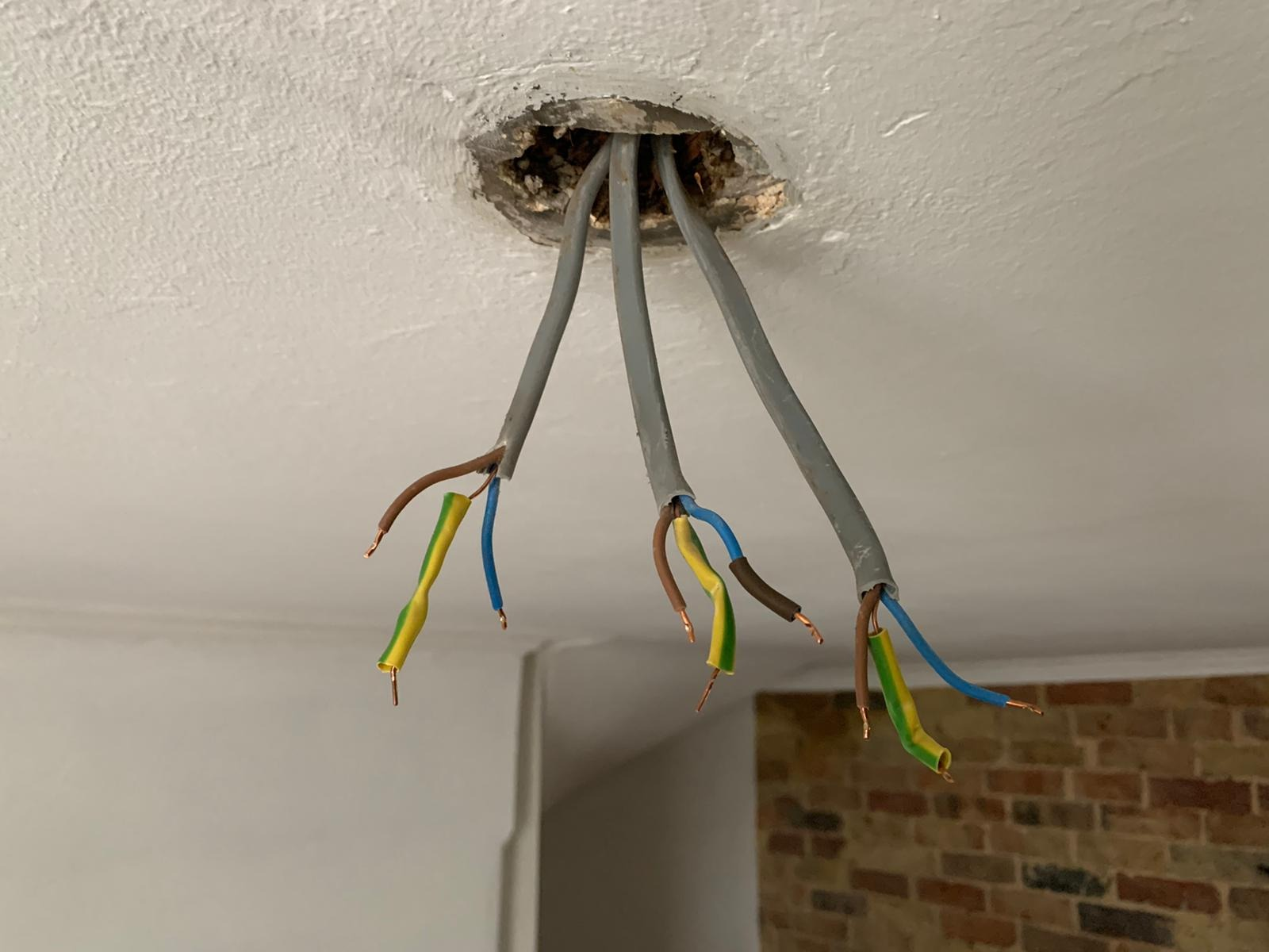 Help please! 2 wire sets in mounting box, 1 set on new light