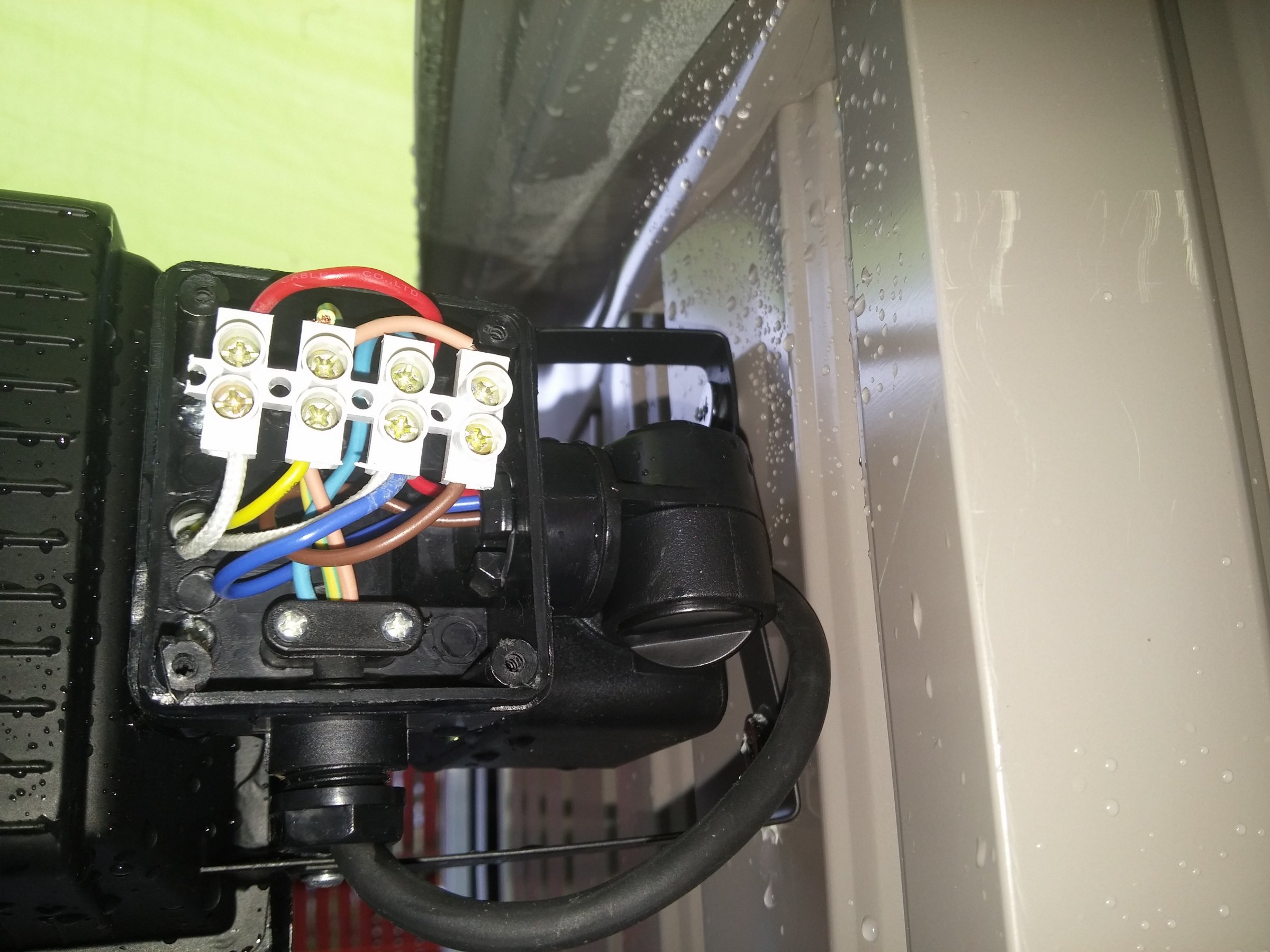 Help wiring floodlight | DIYnot Forums