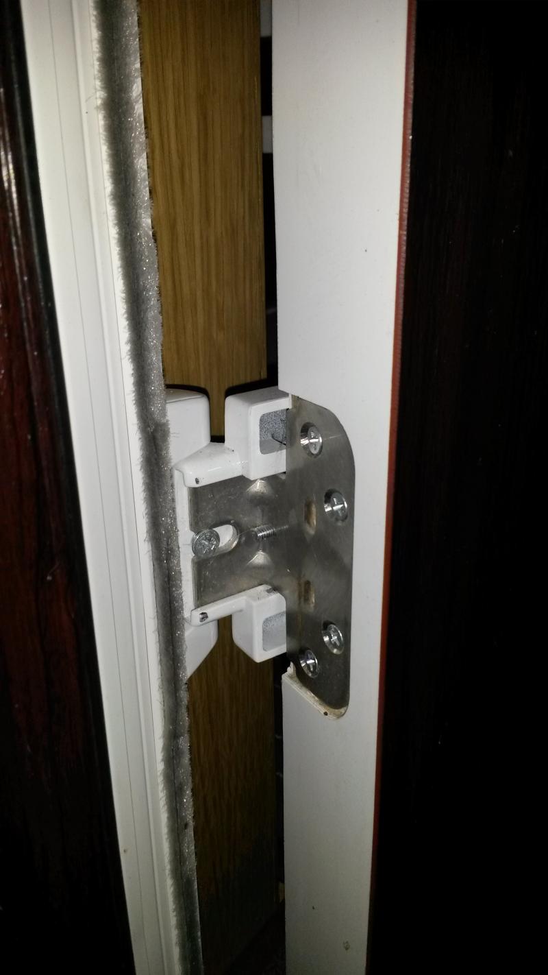 bottom hinge - door open