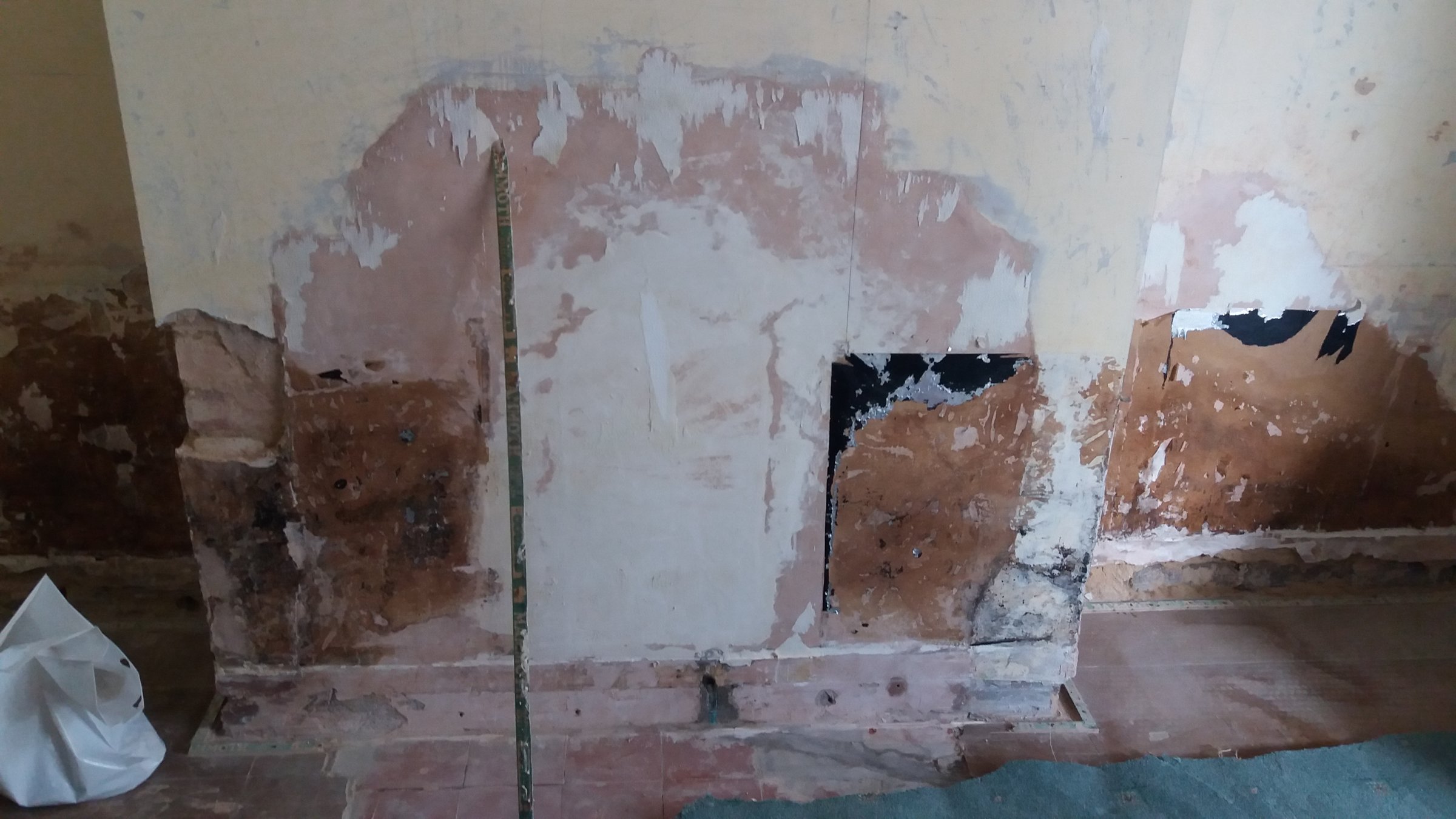 Damp on internal wall | DIYnot Forums