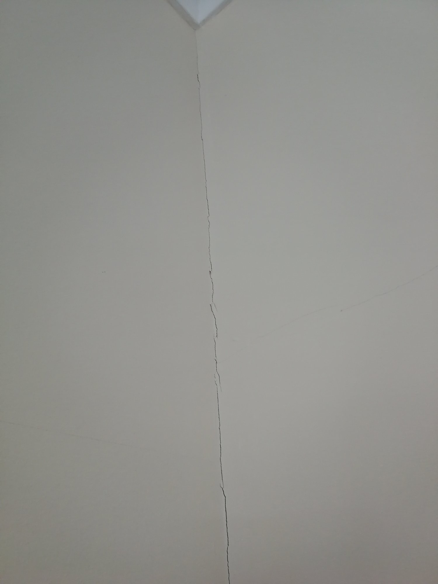 Cracks Between Plasterboard And Wall Diynot Forums