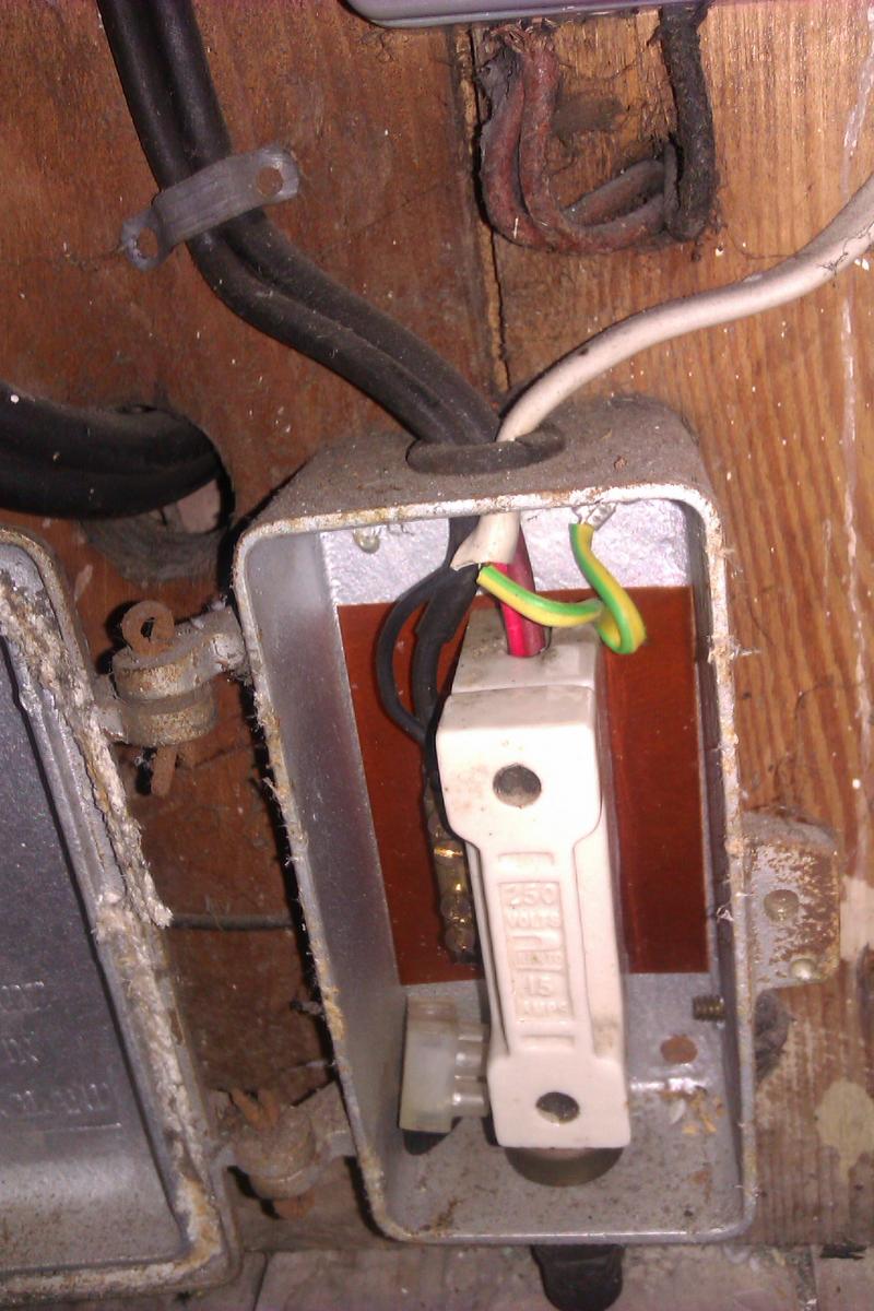 Can I wire a plug socket from this? | DIYnot Forums