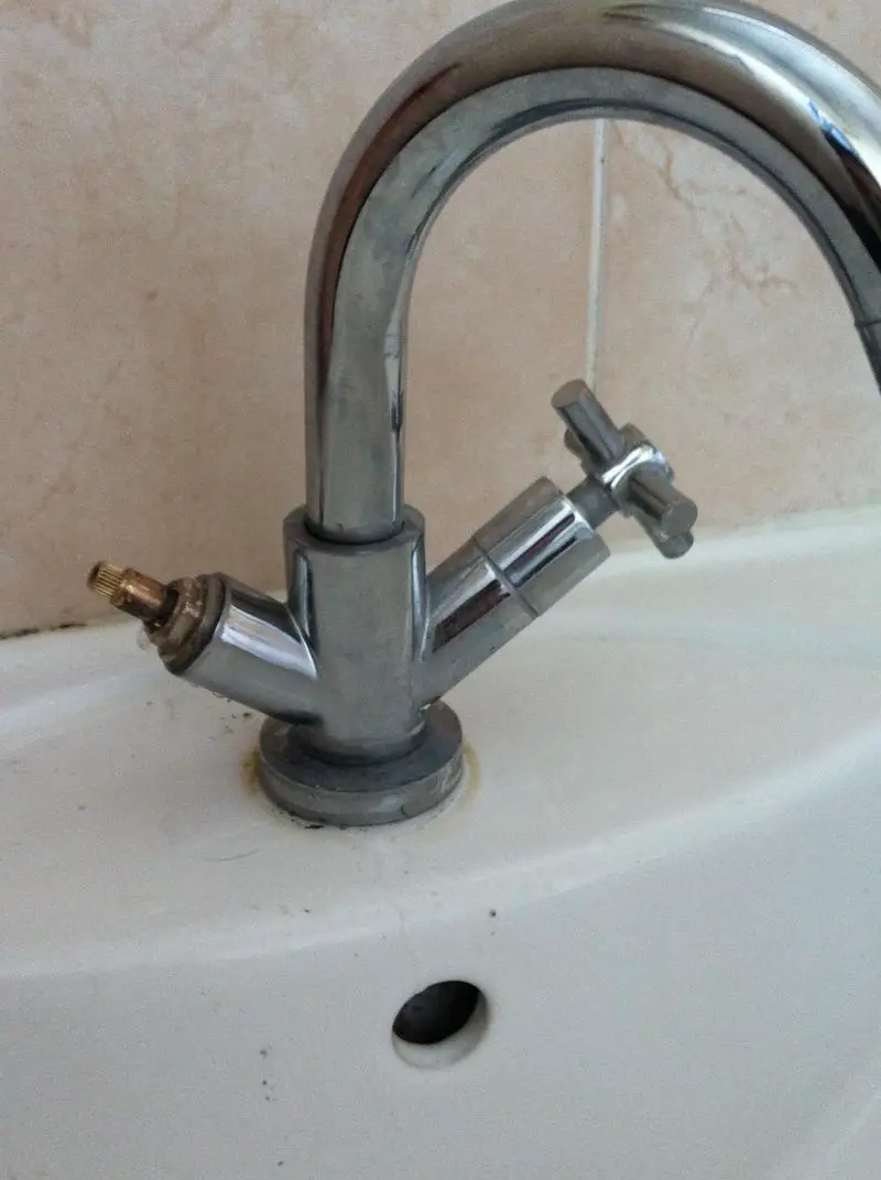 Leaking tap... | DIYnot Forums