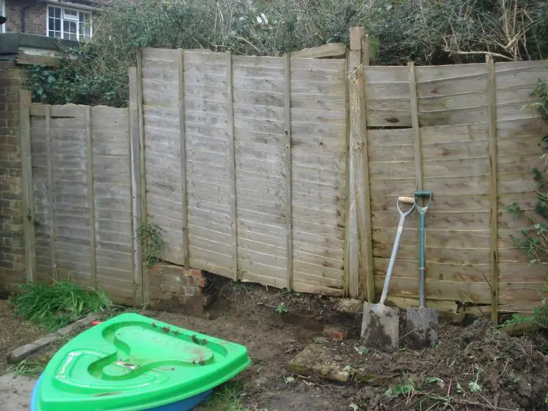 Retaining wall and fence - advice please | DIYnot Forums