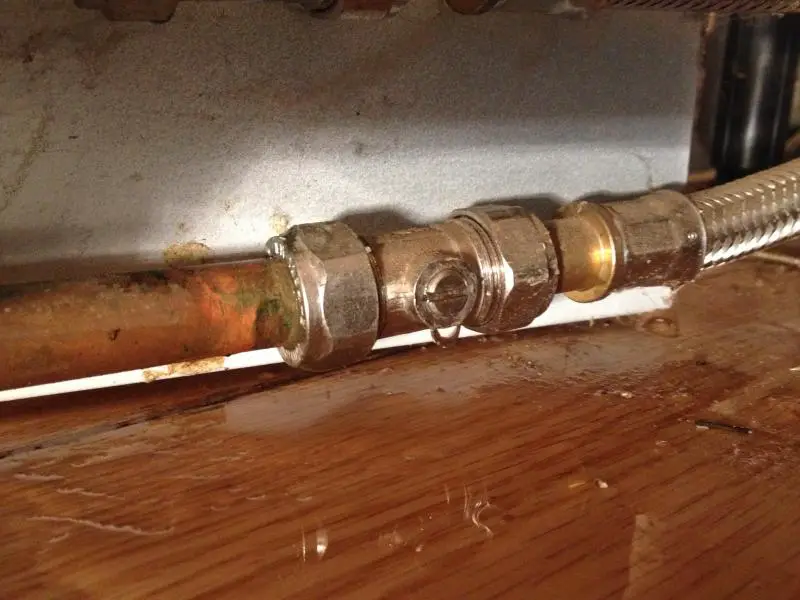 help-leaking-isolating-valves-simple-fix-or-ruined-floor-diynot