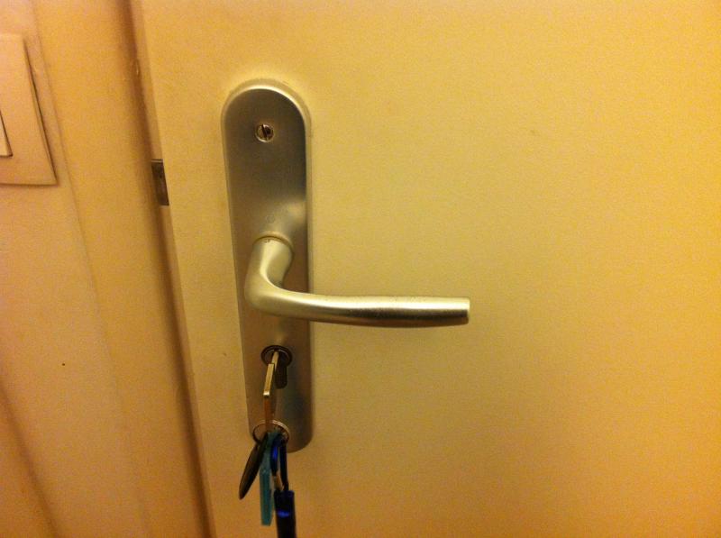 Lever handle on exterior door keeps falling off DIYnot Forums