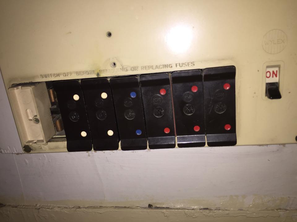 WYLEX_ELECTRICS_REWIREABLE_FUSEBOX